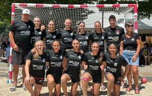 L'équipe U17 qui part au Portugal reçoit ses T-shirts d'Impulsion Coaching. Merci à eux !