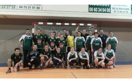 Hand Loisir: Une première victoire !